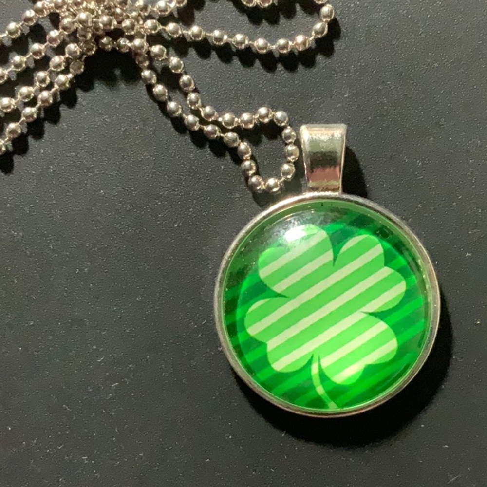 Silver Cabochon Pendant - Four Leaf Clover / Shamrock